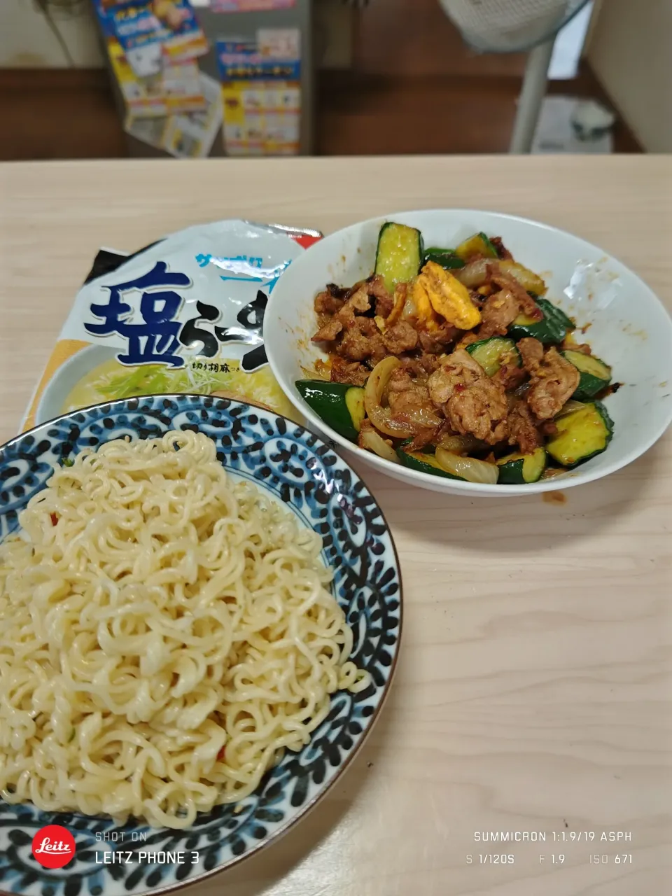 2024/07/14の食事メニューは、サッポロ一番塩ラーメン（汁なしで）&豚バラ肉&胡瓜の中華炒め
・サッポロ一番塩ラーメンのスープを半分使用＋米酢＋㋭太白胡麻油
豚バラ&胡瓜の中華炒め具材等（豚バラ＋胡瓜＋玉葱＋豆板醤＋甜麺醤＋酒＋ホワイトペッパー＋味醂＋㋭太白胡麻油）|Tarou  Masayukiさん