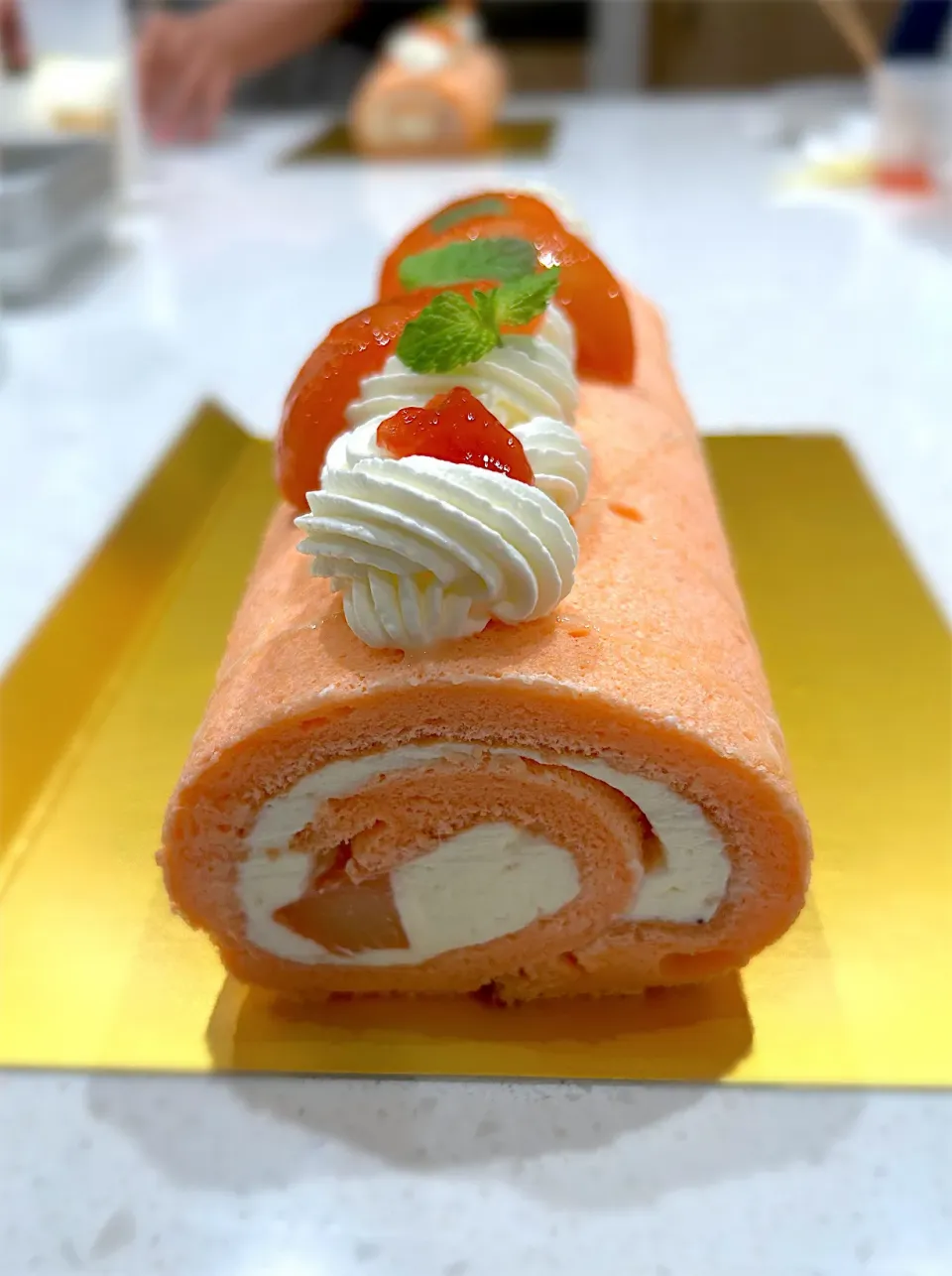 Snapdishの料理写真:ピーチシフォンロールケーキ|yuminnさん