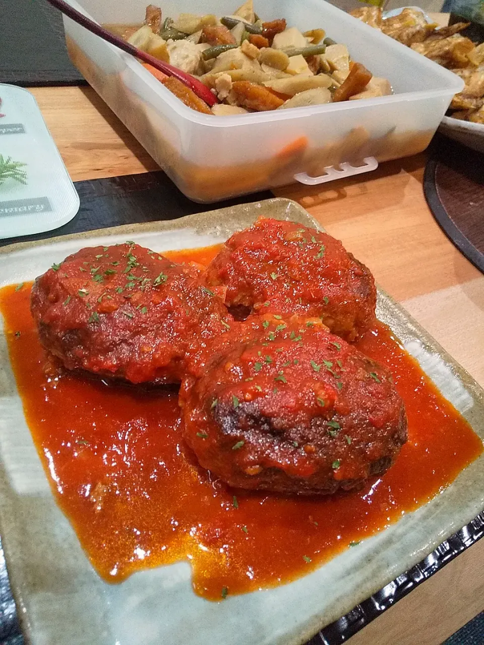 トマト煮込みハンバーグ🍅
大きいサイズでおいしくできた♪|さくらんぼさん