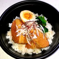 Snapdishの料理写真:豚角煮丼|ながいさん