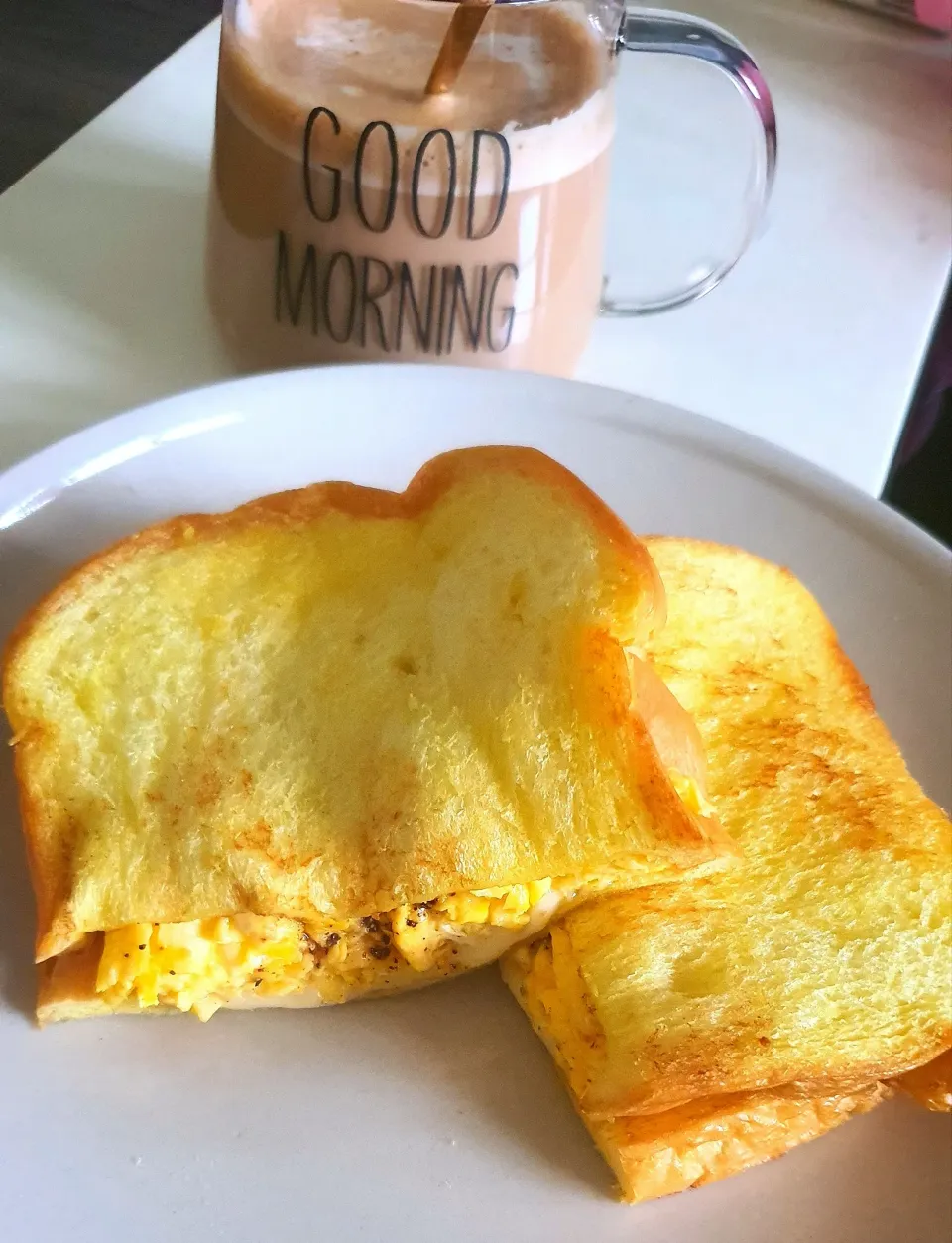 Soft scrambled eggs toast with mozarella & latté 😍😘🥰😋😋😋🙋‍♀️☕️good day everyone💕|🌷lynnlicious🌷さん