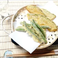 Snapdishの料理写真:いんげんとかぼちゃの夏野菜天ぷら|sachie.16さん