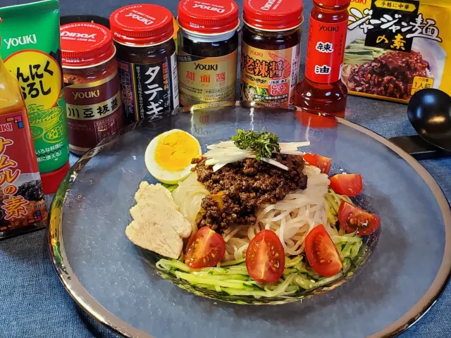 Snapdishの料理・レシピ写真:手軽に北京料理ジャージャン麺｜【祝💛ユウキ食品50周年！】ファンの愛を感じる“推し料理”が大集合！