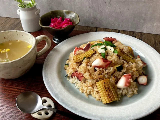 Snapdishの料理・レシピ写真:＊タコとベビーコーンのガーリック醤油チャーハン｜旬の蛸食べ尽くし〜