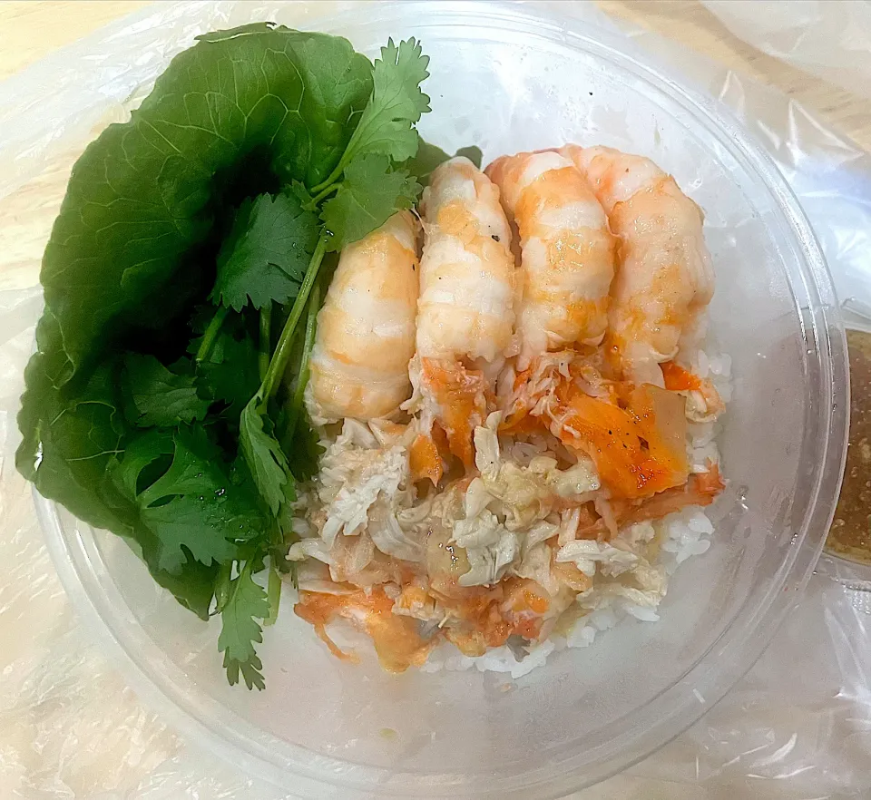 Snapdishの料理写真:ข้าวกุ้งแกะ  Shrimp Don|Pizaloさん