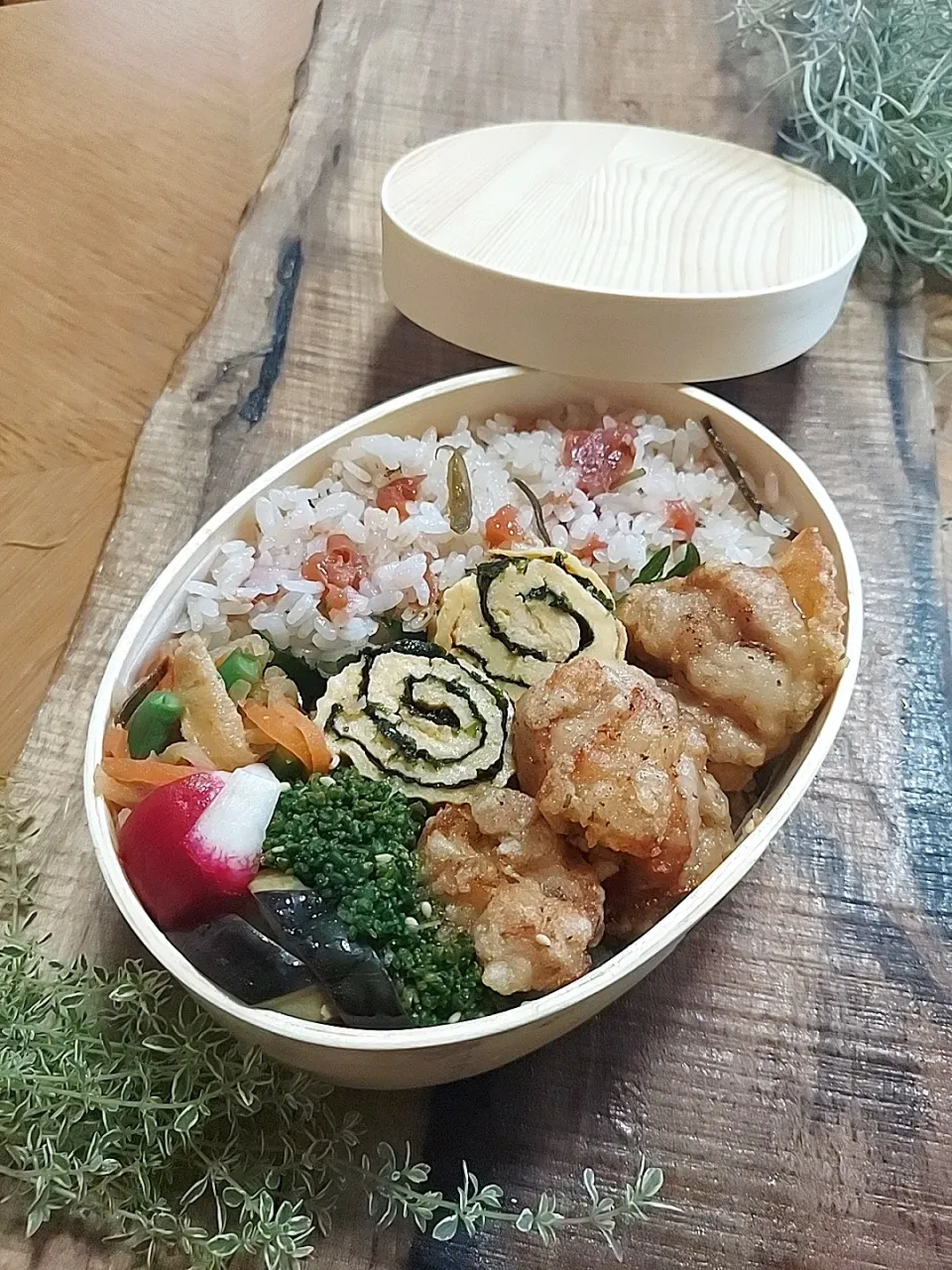 梅と塩昆布の炊き込みご飯弁当|nahoさん