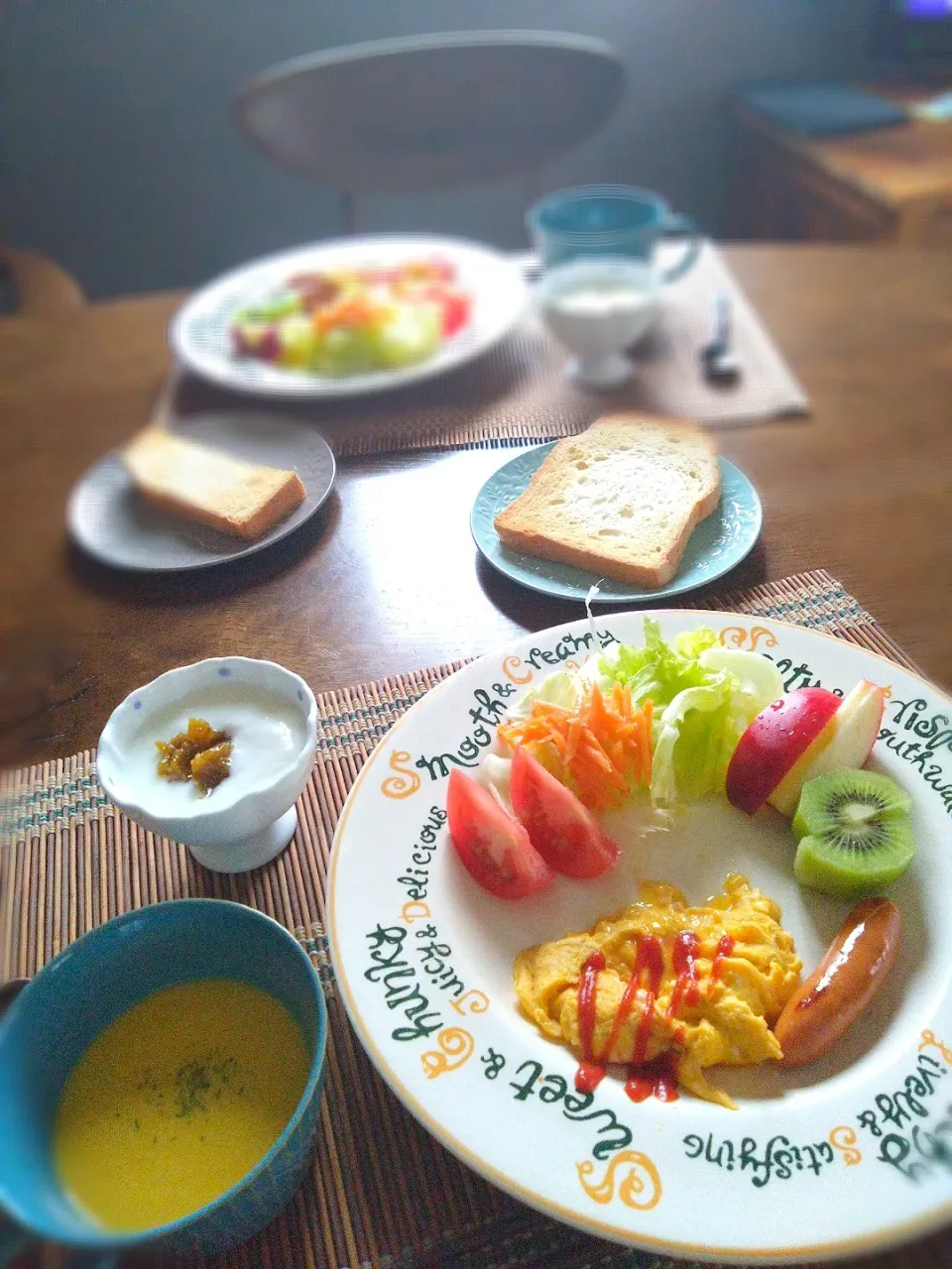 朝ごはん☔！|まめころさん