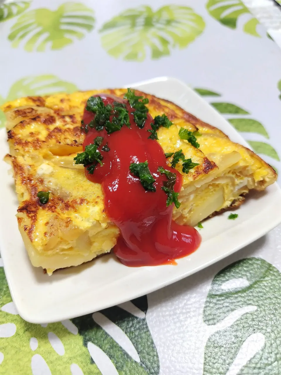 くまちゃんさんの料理じゃがいもと玉ねぎのスパニッシュオムレツです🍀|rikako♪。.:＊さん