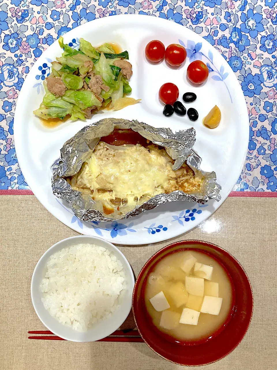 タラのホイル焼きと豚肉キャベツ炒め|おしゃべり献立さん