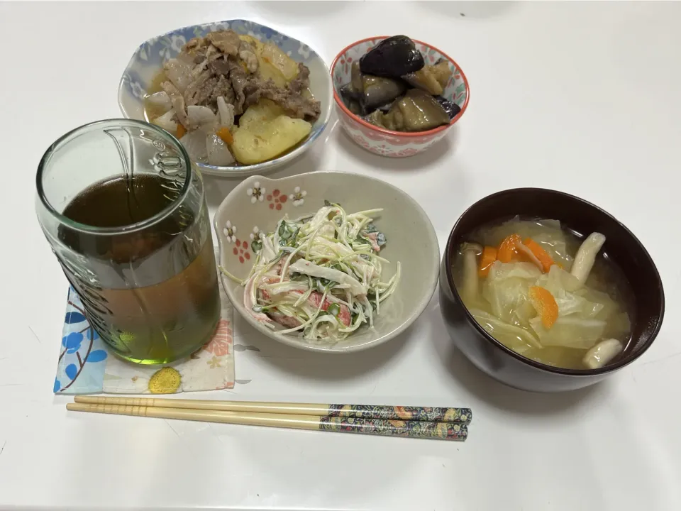 晩御飯☆揚げ茄子の煮浸し☆他人肉じゃが（牛コマ・豚バラ）☆サラダ（貝割れ大根・カニカマ）☆みそ汁（キャベツ・人参・しめじ）|Saharaさん