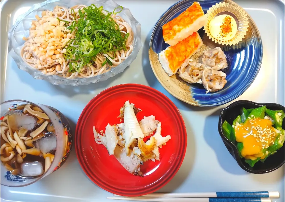 Snapdishの料理写真:きのこ🍄つけ蕎麦
カレイ🐟
おくらの酢みそ
焼売
高級カニカマ|さゆさん