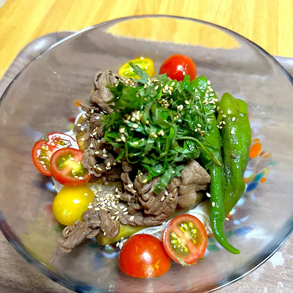 Snapdishの料理写真:牛すき夏野菜そうめん|いくさん