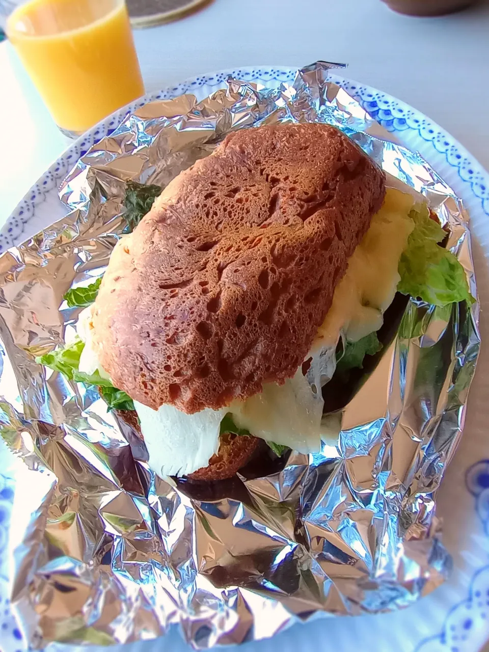 自家製パン🍞でホットサンド(ターキーハム、スライススイスチーズ、ロメインレタス🥪)|samiさん