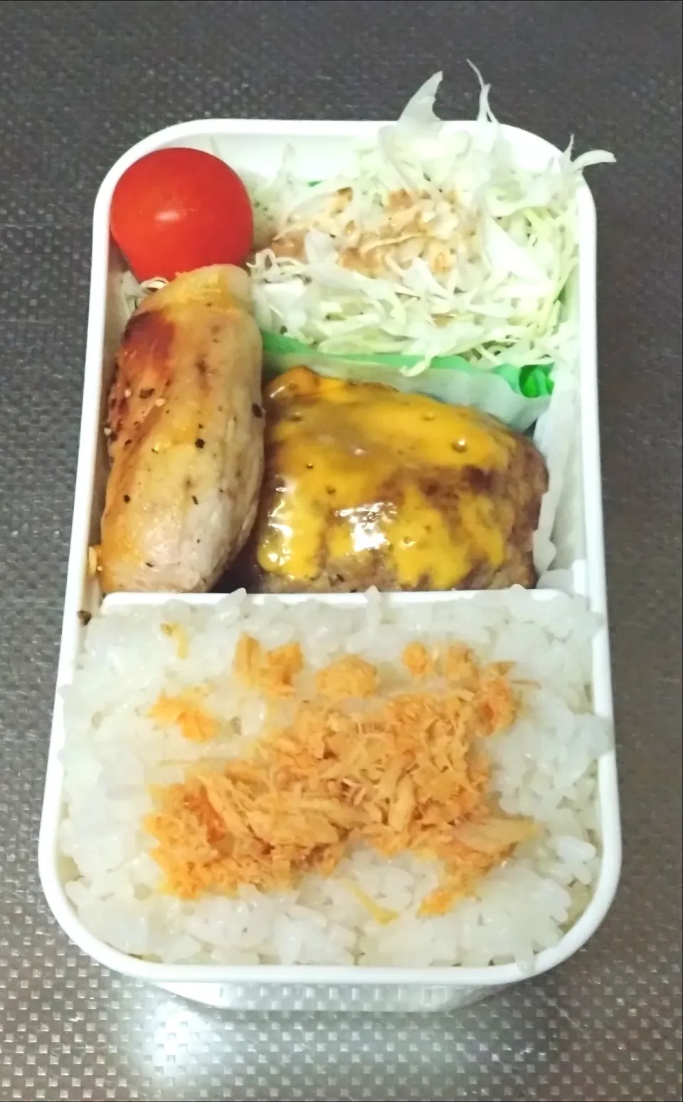 チーズハンバーグとアスパラ豚バラ巻弁当|黒川克博さん