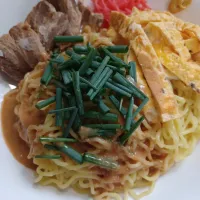 狸の宴シリーズ
ある日の御料理
冷麺、胡麻ソース

市販麺以外はオール狸仕様。
無化調、無添加。
タレ、添え物、全て手づくりました。🤣
胡瓜忘れてました。(´；ω；`)|タヌキさん