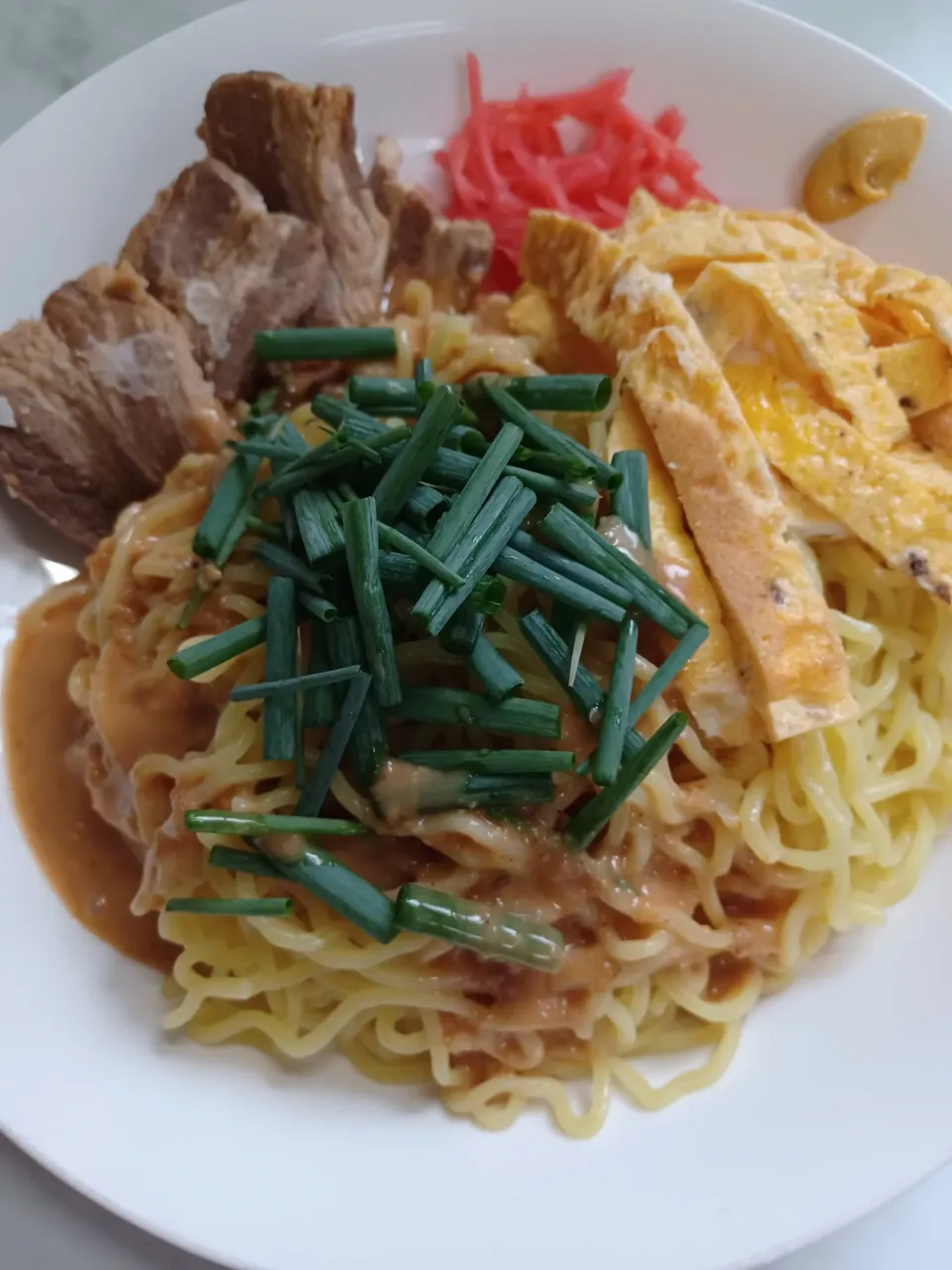 狸の宴シリーズ
ある日の御料理
冷麺、胡麻ソース

市販麺以外はオール狸仕様。
無化調、無添加。
タレ、添え物、全て手づくりました。🤣
胡瓜忘れてました。(´；ω；`)|タヌキさん