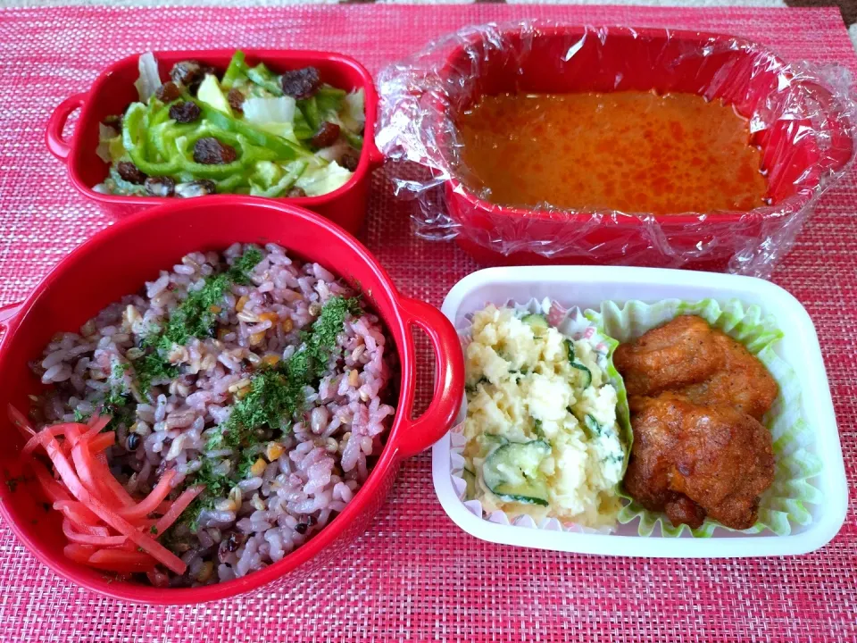 Snapdishの料理写真:🍀7月17日㈬
えびとトマトのカレー弁当|ともちんさん