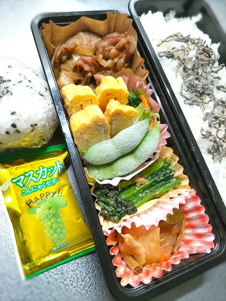 Snapdishの料理写真:本日のお弁当
豚こま生姜焼き
毎日卵焼き
作り置き青梗菜ナムル
作り置き小松菜胡麻和え
作り置き酢鶏
自然解凍枝豆|Kaoriさん