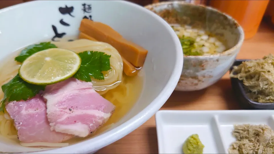 【本日の限定】 
自家製麺 麺処さとう 本蓮沼本店 
昆布水つけ麺 <醤油> 
(麺180g、1,000円) 
＋とろろ昆布増し
 (裏メニュー、別皿、100円) 
＋スープ割 (鶏清湯、無料) 
＠本蓮沼1分 
(赤羽から徒歩23分) 
24173 (186,677) 
|大脇さん