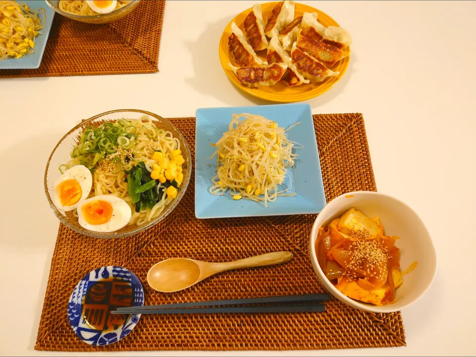 今日の夕食　冷やし中華、餃子、もやしナムル、豆腐チョリム|pinknari🐰🌈さん