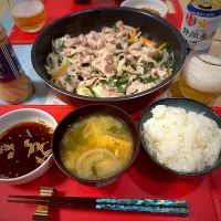 Snapdishの料理写真:今日の男飯は、フライパンで簡単蒸ししゃぶ
久しぶりの手作りご飯🍚投稿。|ひーちゃんさん