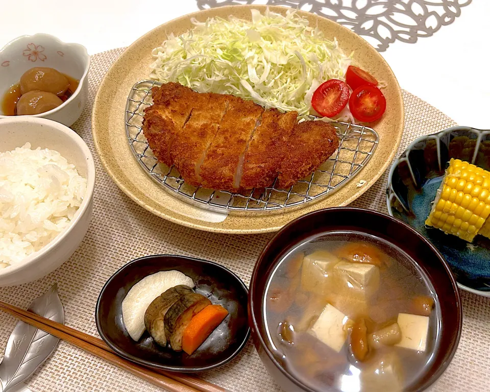 今日はガッツリとんかつ定食🥰|じゃんさん