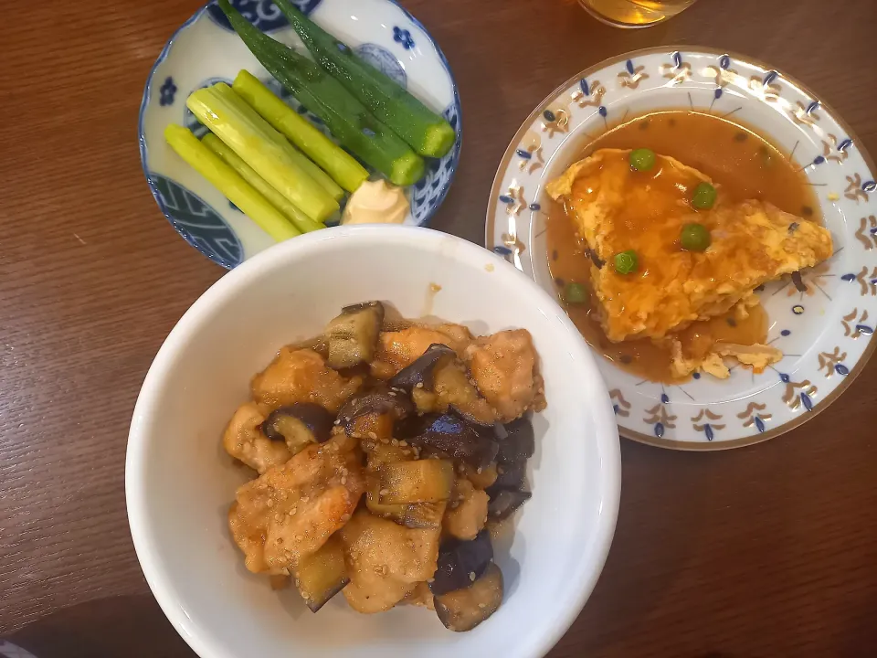 なすと鶏肉の甘酢炒め　かに玉　オクラアスパラガス|🍏りんご🍎さん