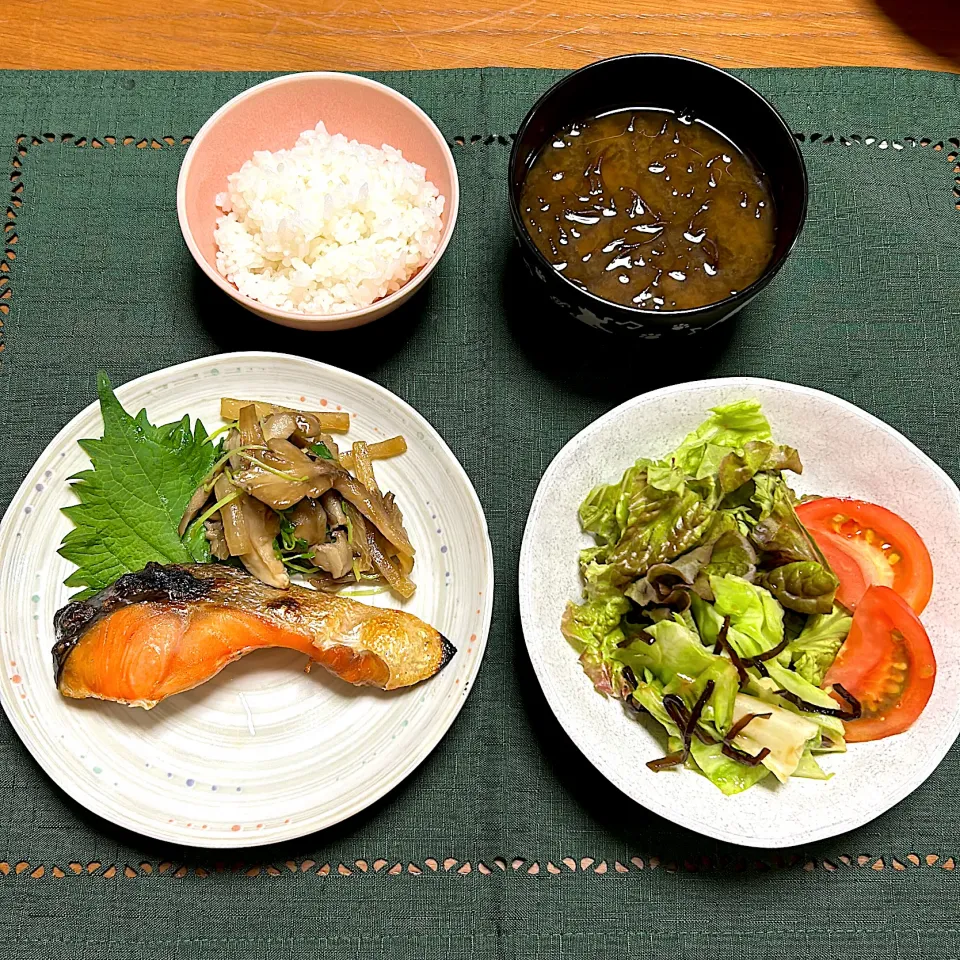 鮭の塩焼き　大根、舞茸、豆苗の炒め煮|柚子きりかさん