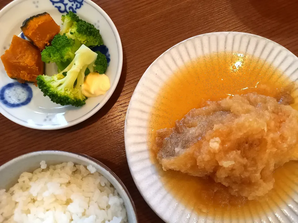 Snapdishの料理写真:カレイのおろし煮　ブロッコリー🥦かぼちゃ煮|🍏りんご🍎さん