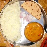 Indian daal chawal and chapati with onion  salad 😋😋|Jagriti Chauhanさん