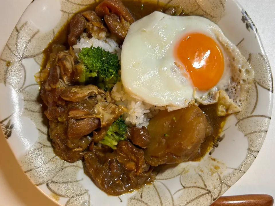 目玉焼き入りチキンカレー|バジルママさん