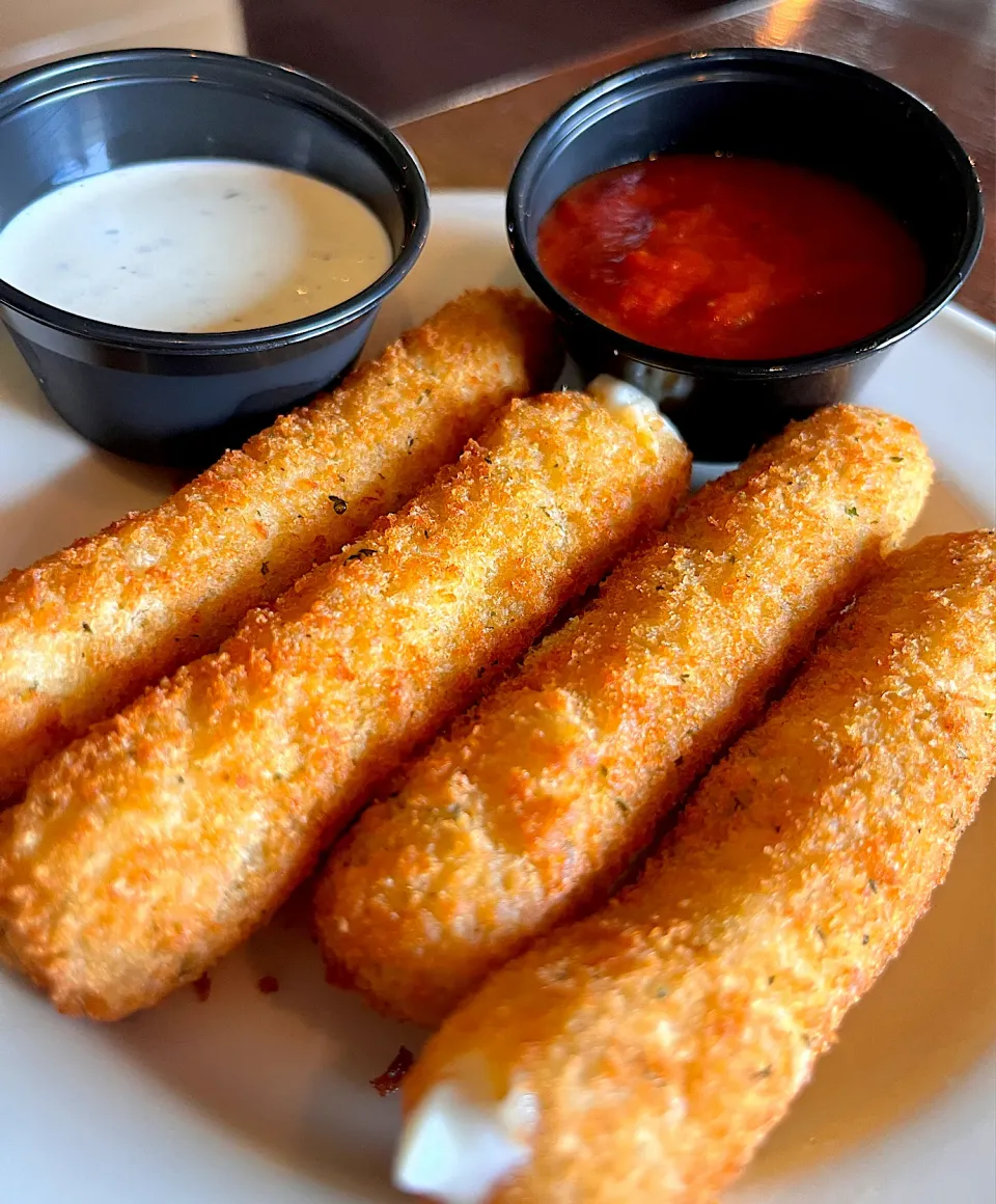 Mozzarella sticks with ranch & marinara sauce|🌺IAnneさん