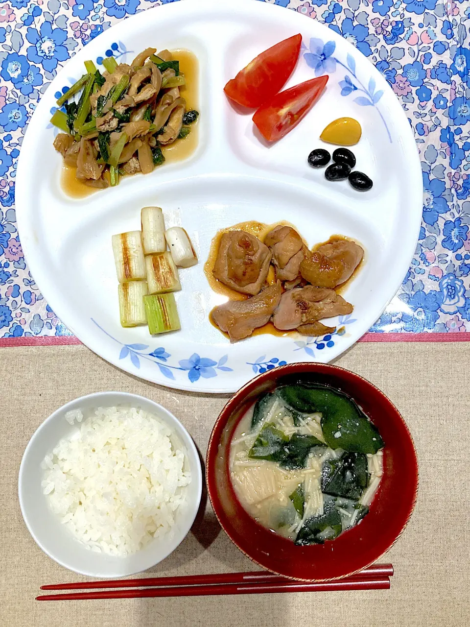 串なし焼き鳥と小松菜と油揚げと舞茸の煮浸し|おしゃべり献立さん