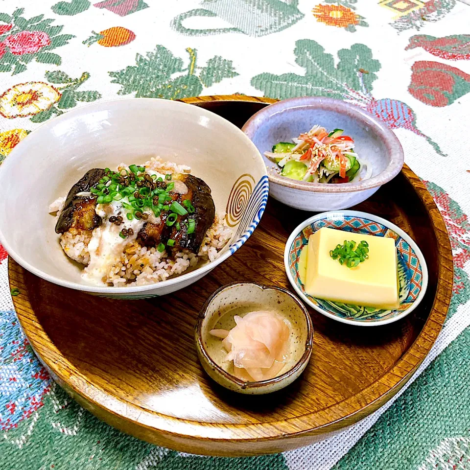 grandmaの晩ごはん☆ 今夜は茄子で山かけ蒲焼き…酢の物、玉子豆腐で頂きます|kaoriさん