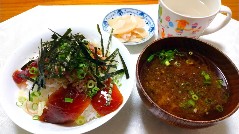 7/18の夕食
マグロ漬け丼🐟️|卯月さん