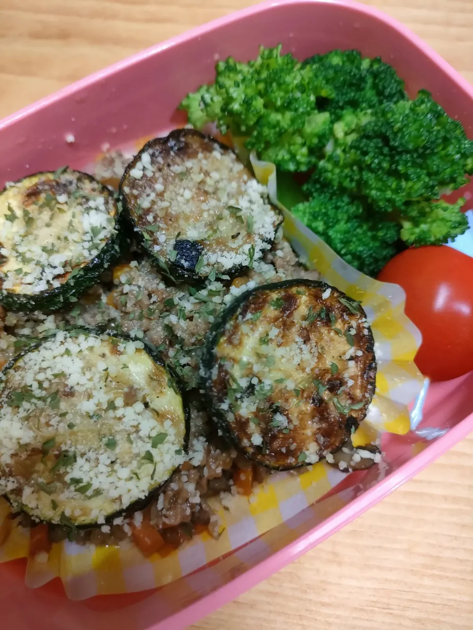 ズッキーニとひき肉のチーズ焼き！|アボカド🥑さん