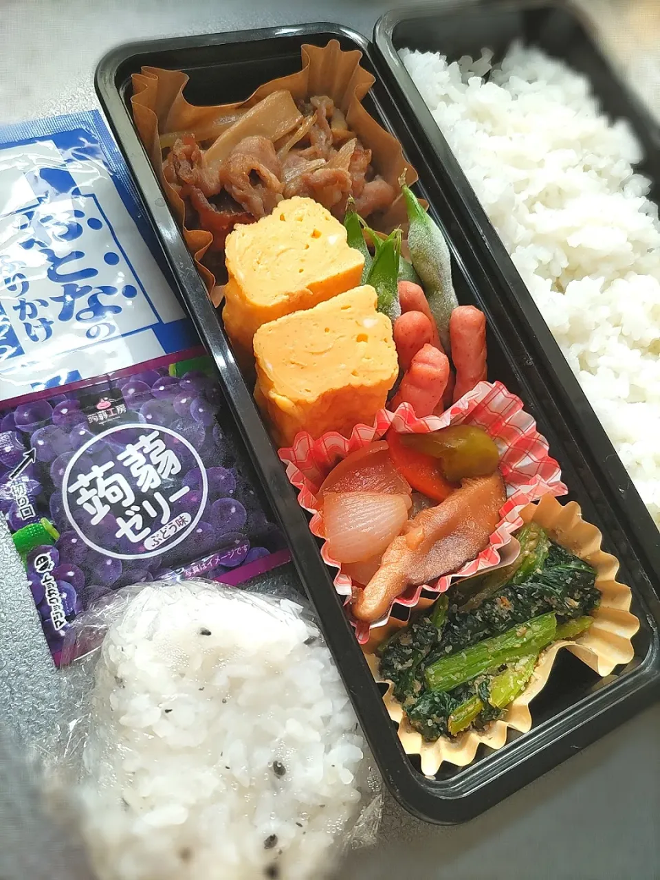 本日のお弁当
作り置き豚こま生姜焼き
作り置き小松菜胡麻和え
野菜甘酢炒め
ポークビッツ
毎日卵焼き
自然解凍枝豆|Kaoriさん