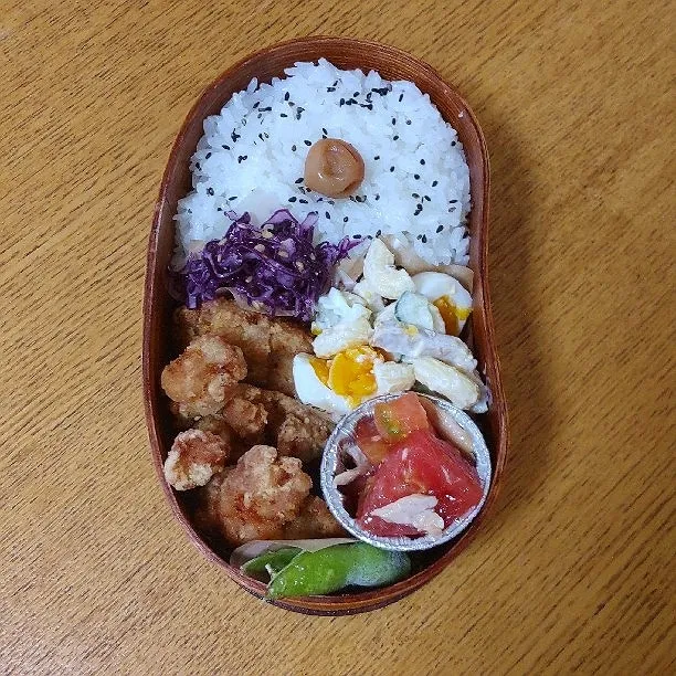 Snapdishの料理写真:7月19日お弁当
唐揚げ
枝豆
トマトツナのレモン醤油漬け
マカロニサラダ
紫キャベツのナムル|シロクマさん