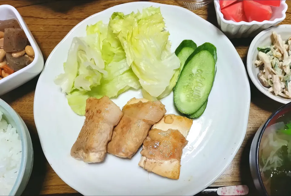 Snapdishの料理写真:豆腐の肉巻き(生姜焼き風味)定食|えぃみぃさん