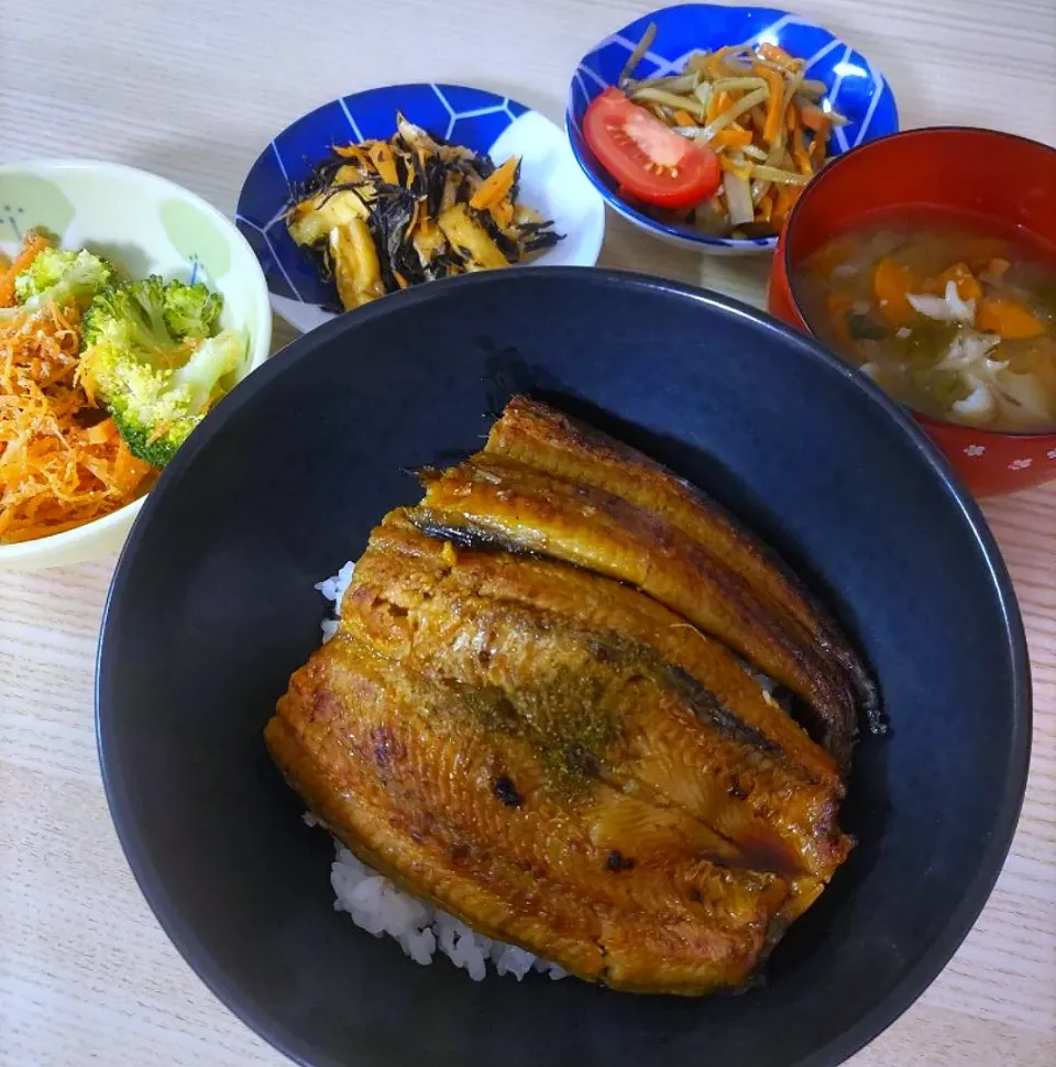 うなぎ丼
ひじき煮|ちゃいさん