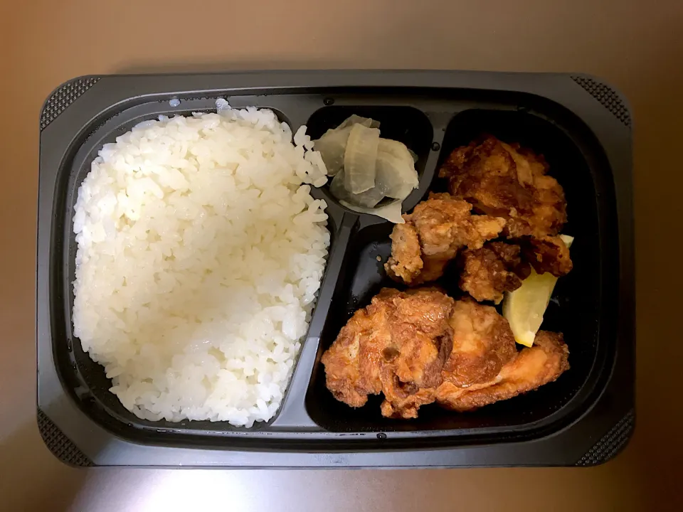 ガスト 若鶏の唐揚げ弁当(ハーフ)|ばーさんさん