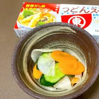 Snapdishの料理写真:うどんスープでお漬物|あっちいさん