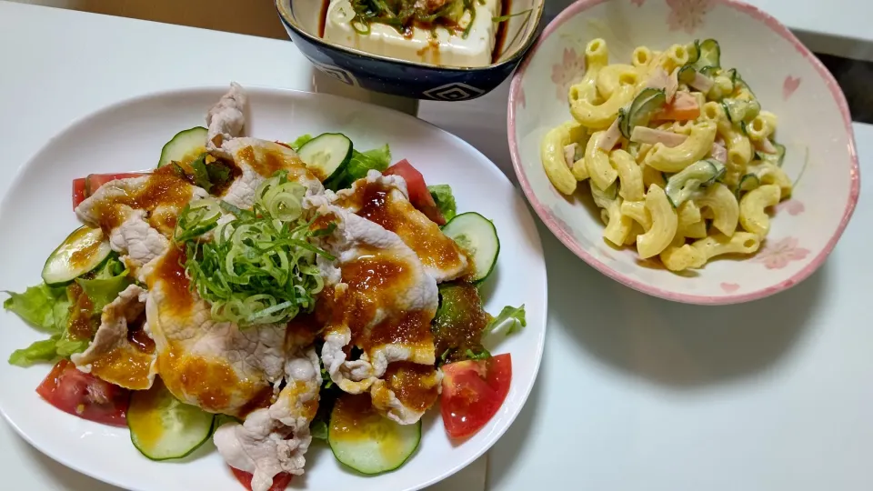 豚肉の冷しゃぶとカレーマカロニサラダ🥗|オレンジチョコさん