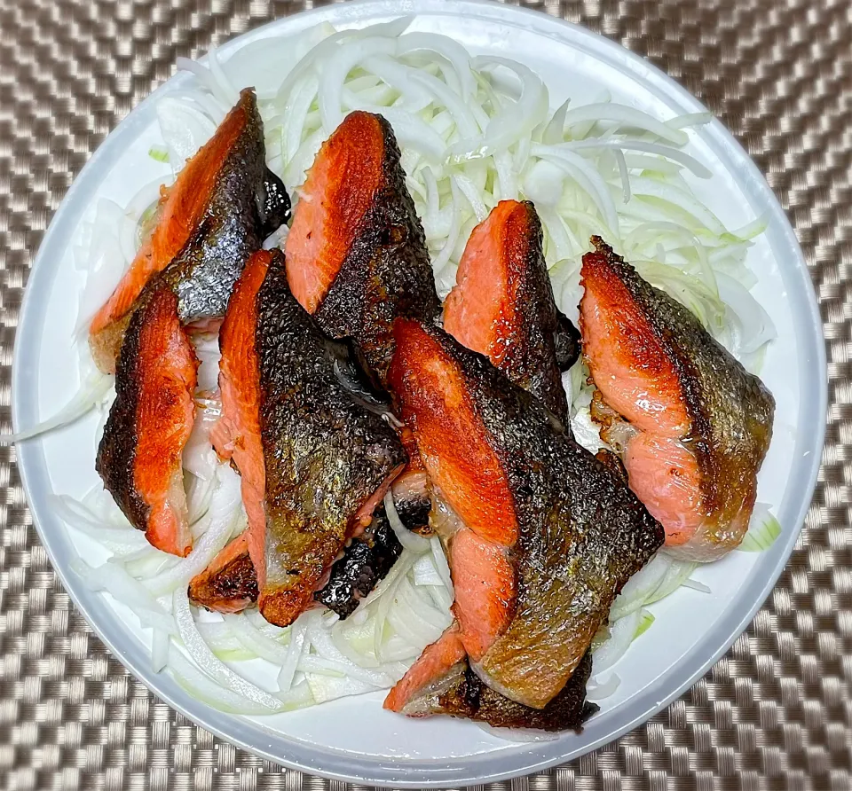 塩鮭の胡麻油焼き🐟|ちゃっぴ〜さん