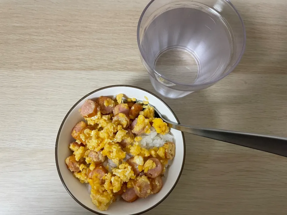 ウインナーたまご丼|あやかんさん