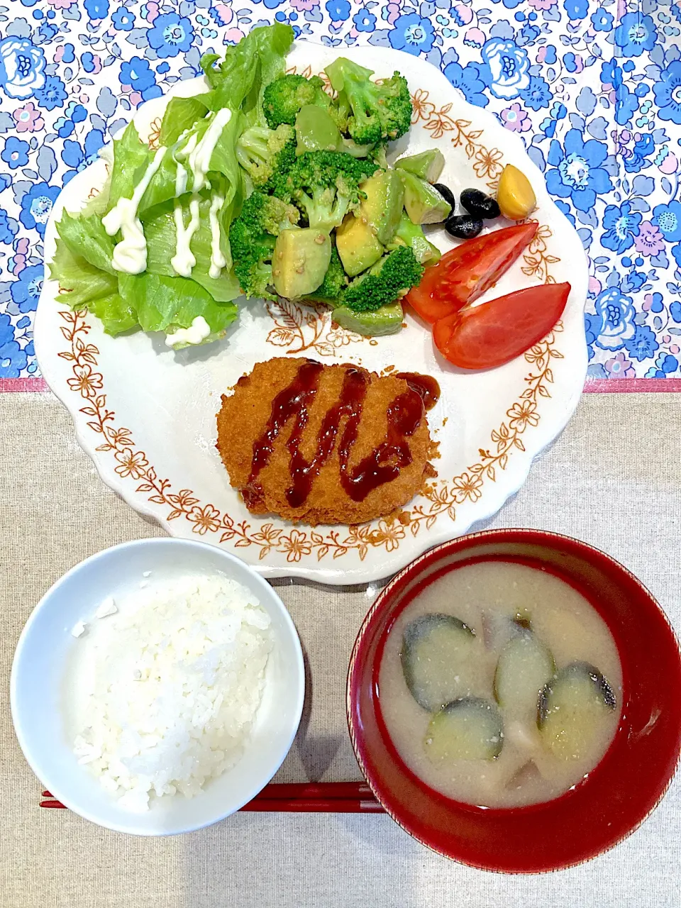 セブンの冷凍コロッケとアボブロサラダ|おしゃべり献立さん