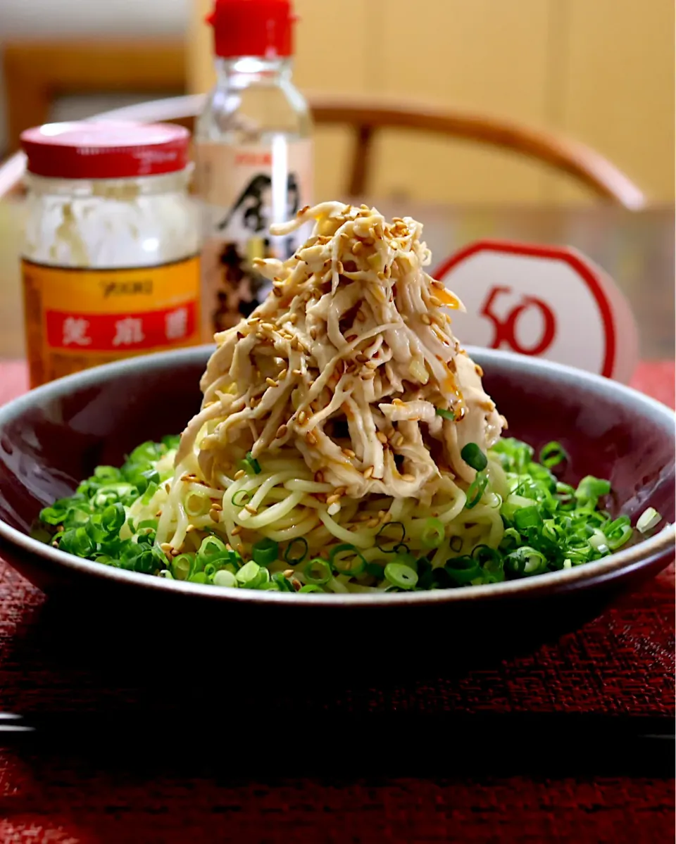 ㊗️50周年㊗️  麻辣鶏の冷たい和え麺|かおるさん