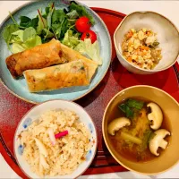 Snapdishの料理写真:鯛めし、春巻き、炒り豆腐、味噌汁|sorsmdさん