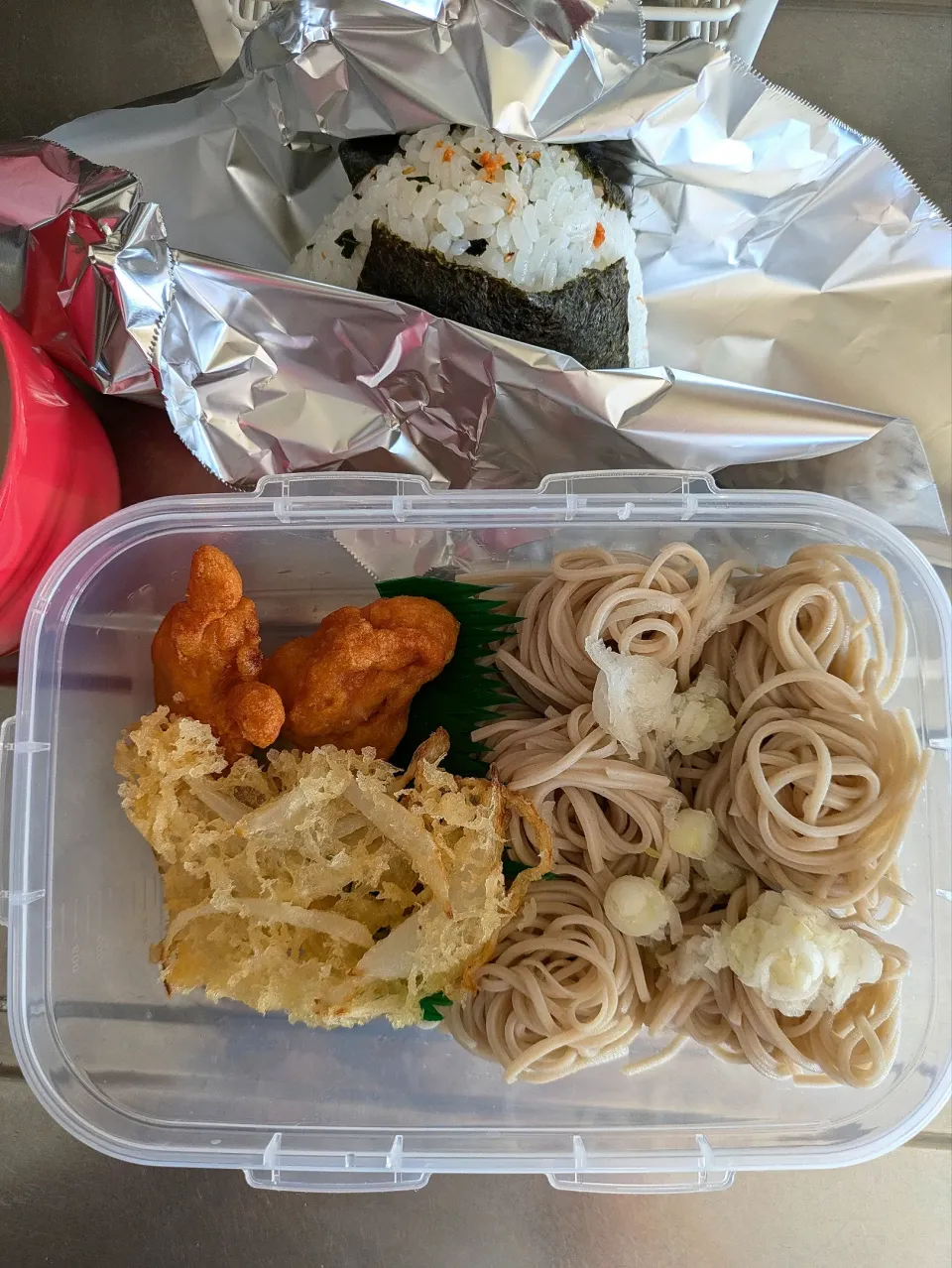 旦那弁当　2024/7/21

蕎麦
からあげ
玉ねぎ天
鮭&ワカメ混ぜ込みおにぎり|ユキヨメ♪さん