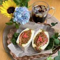 7/21❤︎お好みソース焼きそばサンド🌱✨

お昼に主人と娘は焼きそばに…私は焼きそばサンドにしました🥰

＊ 銀座に志かわ食パン
＊ お好みソース焼きそば
＊ 焼きそば具…キャベツ.天かす.豚バラ
＊ フリルレタス #トマト